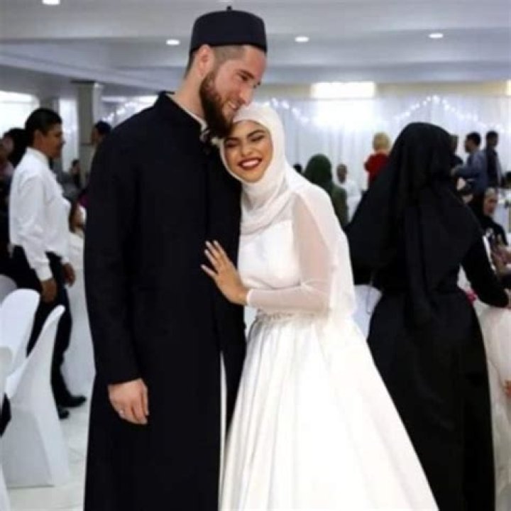 
Who Is Wayne Parnell Wife Aisha Baker And What Is Their Religion? Here’s Why He Converted To Islam 